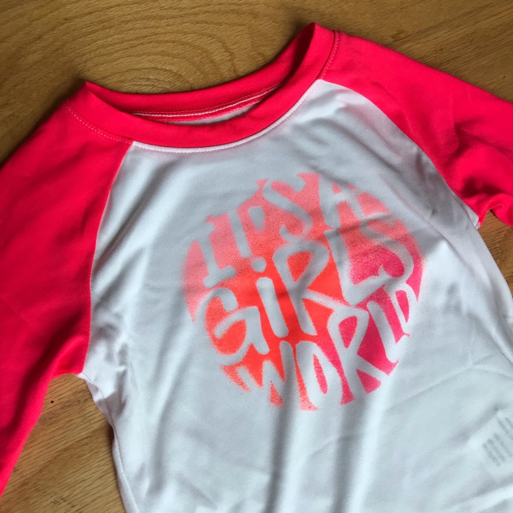 NWT Under Armour Performance Long Sleeve - Picture 3 of 4